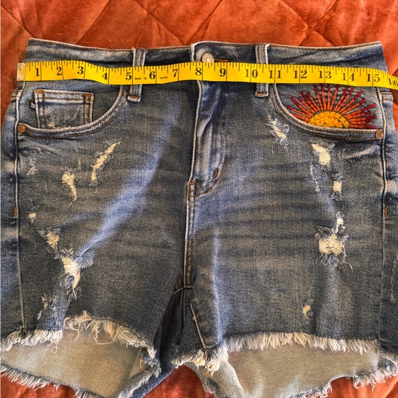 Ms Sunny - Judy Blue Hi-rise sun embroidery cut off shorts ☀️ - Picture 7 of 11